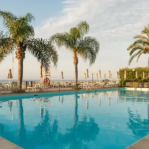 https://elegante-appartamento-con-giardino-privato.hotelitalianriviera.com